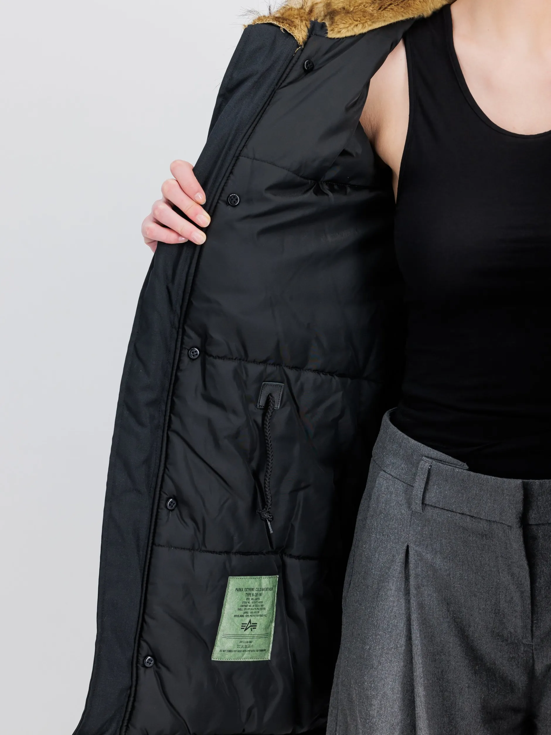 Alpha Industries Damen Winterjacke in schwarz