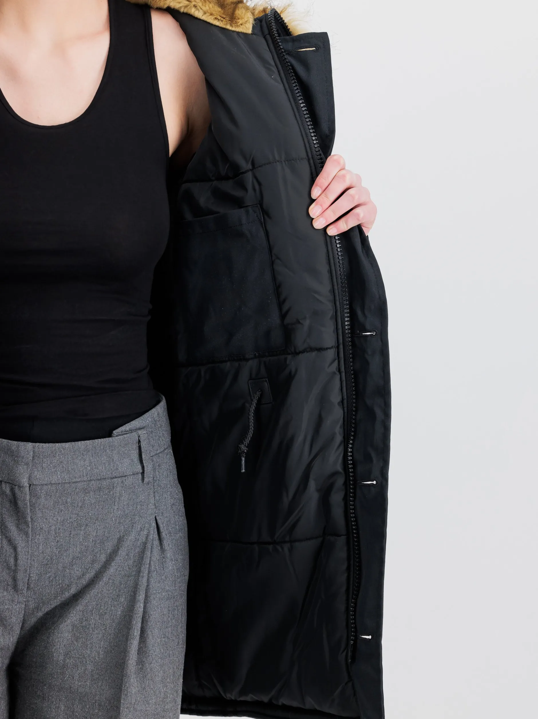 Alpha Industries Damen Winterjacke in schwarz