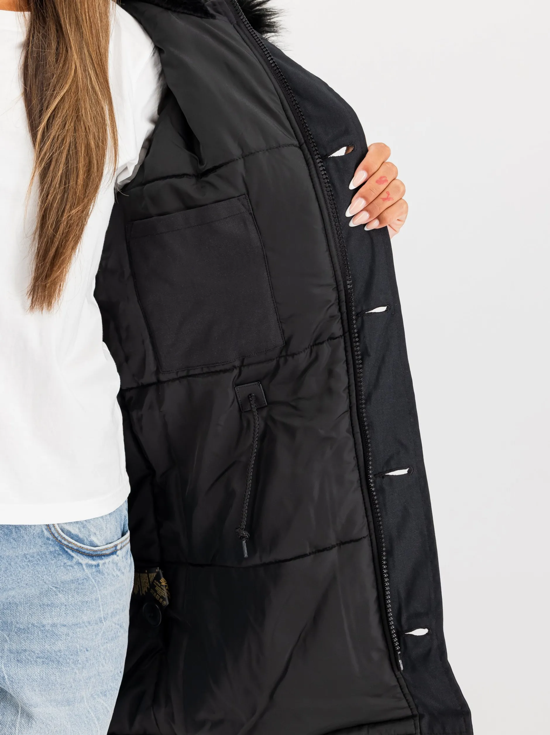 Alpha Industries Damen Winterjacke in schwarz