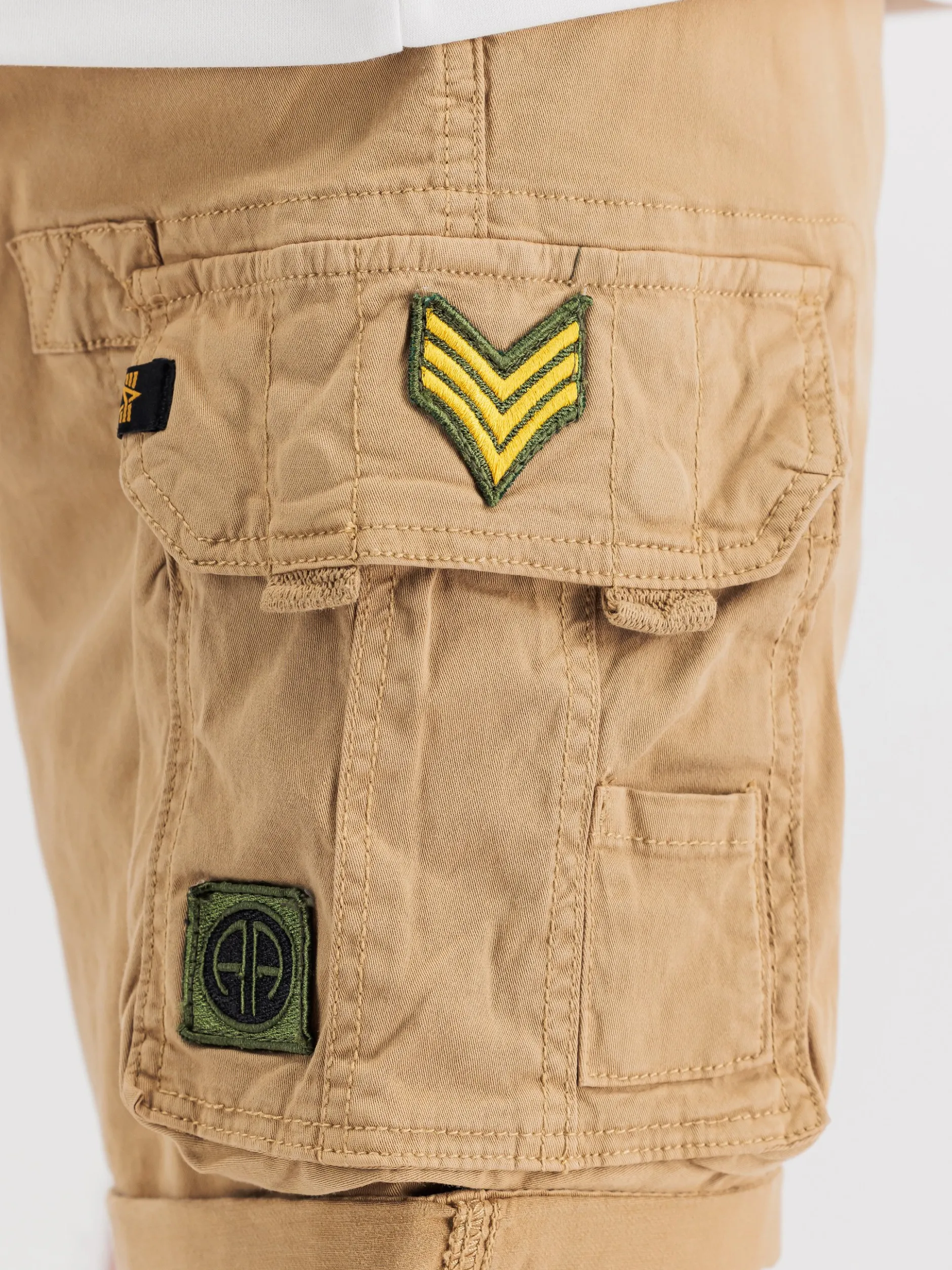 Alpha Industries Herren Shorts in camel