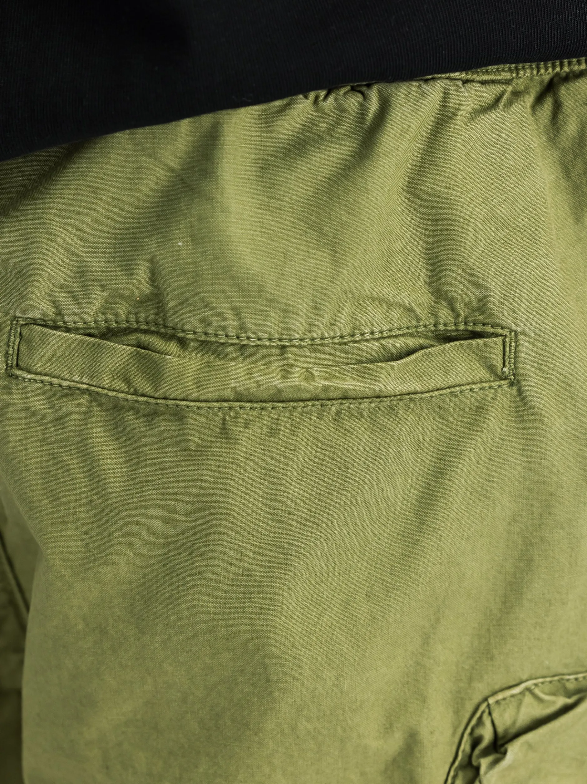 Alpha Industries Herren Shorts in oliv