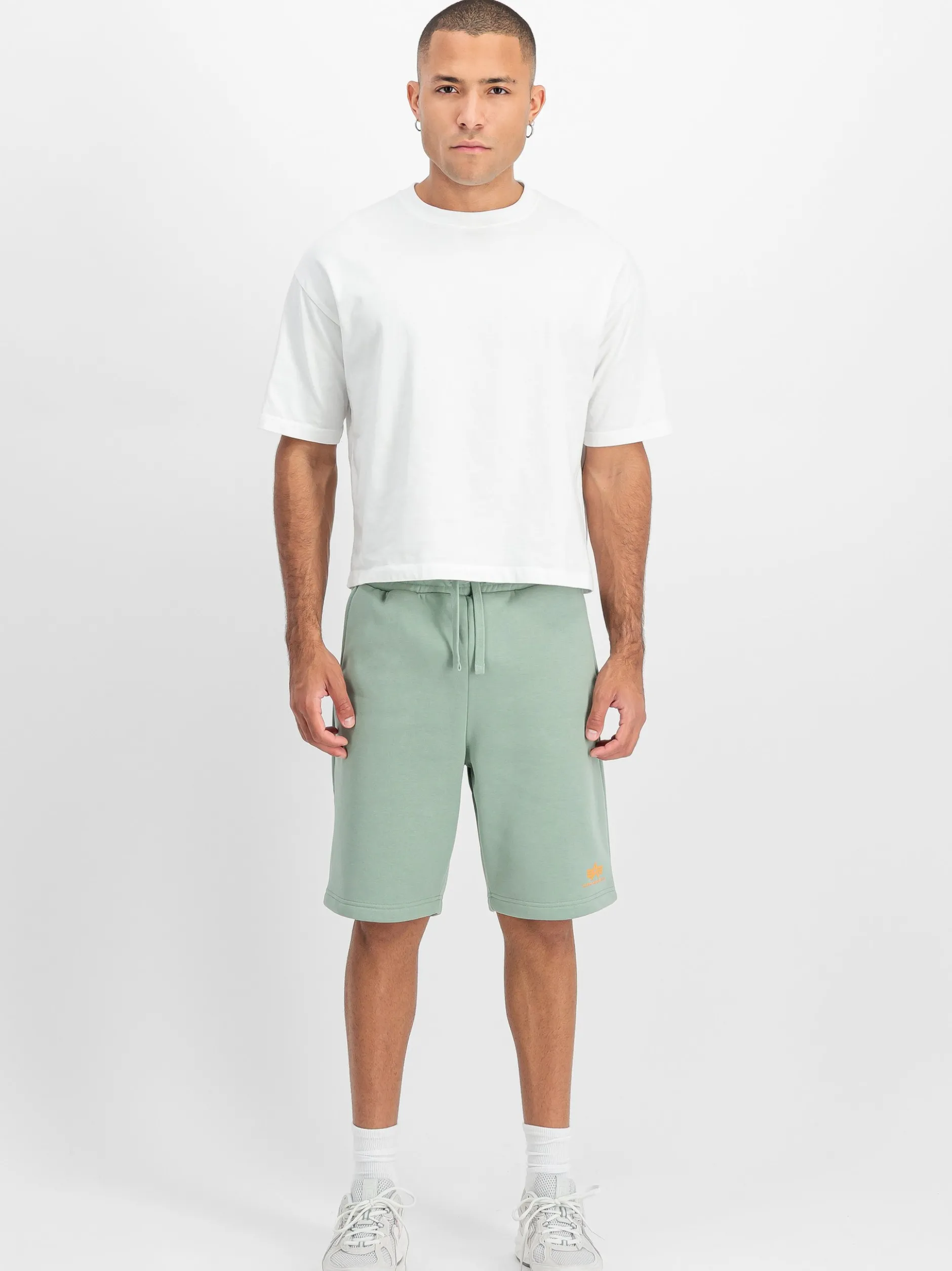 Alpha Industries Herren Shorts in schilf