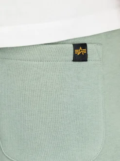 Alpha Industries Herren Shorts in schilf