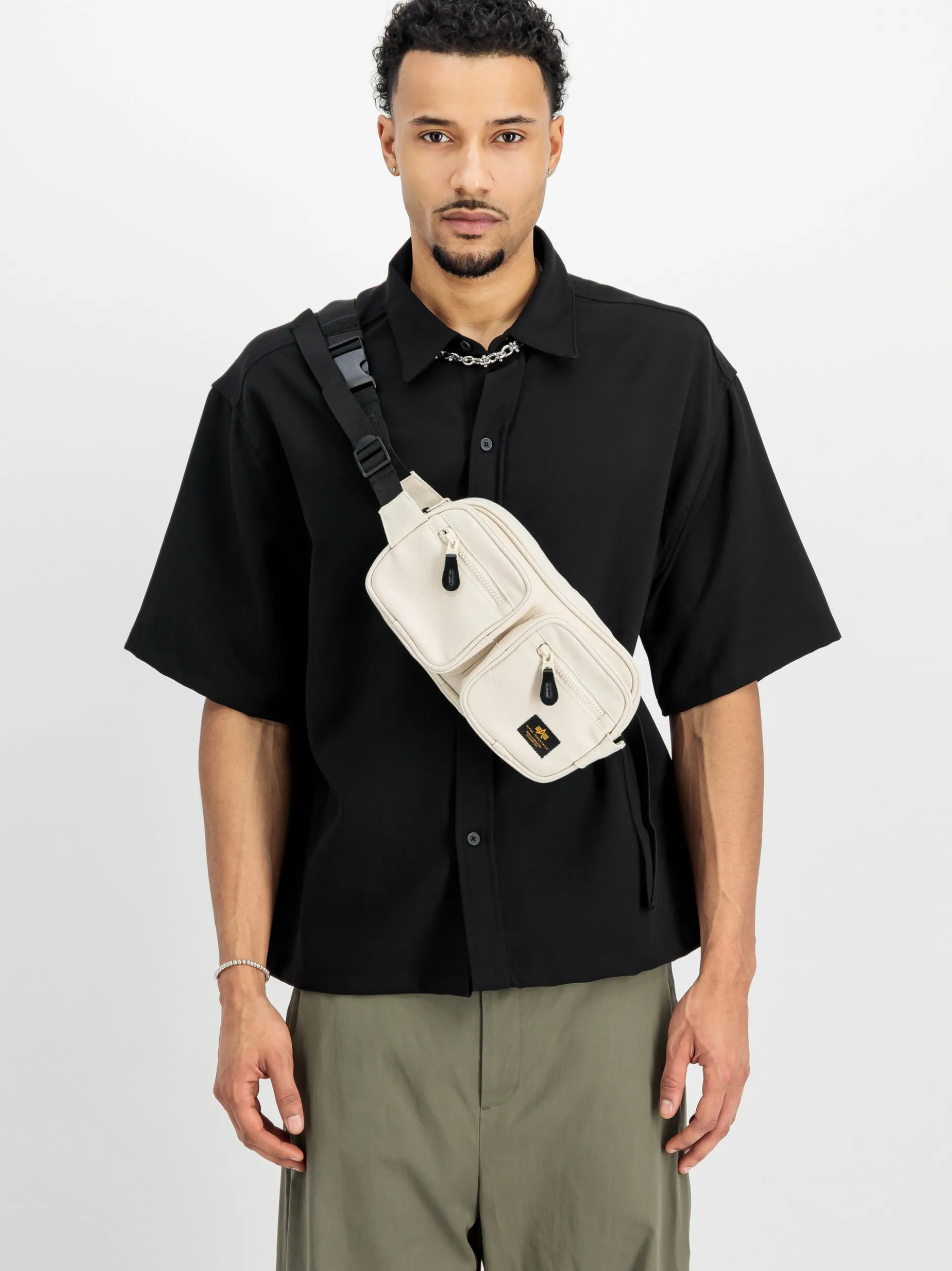 Alpha Industries Herren Umhängetasche in weiß
