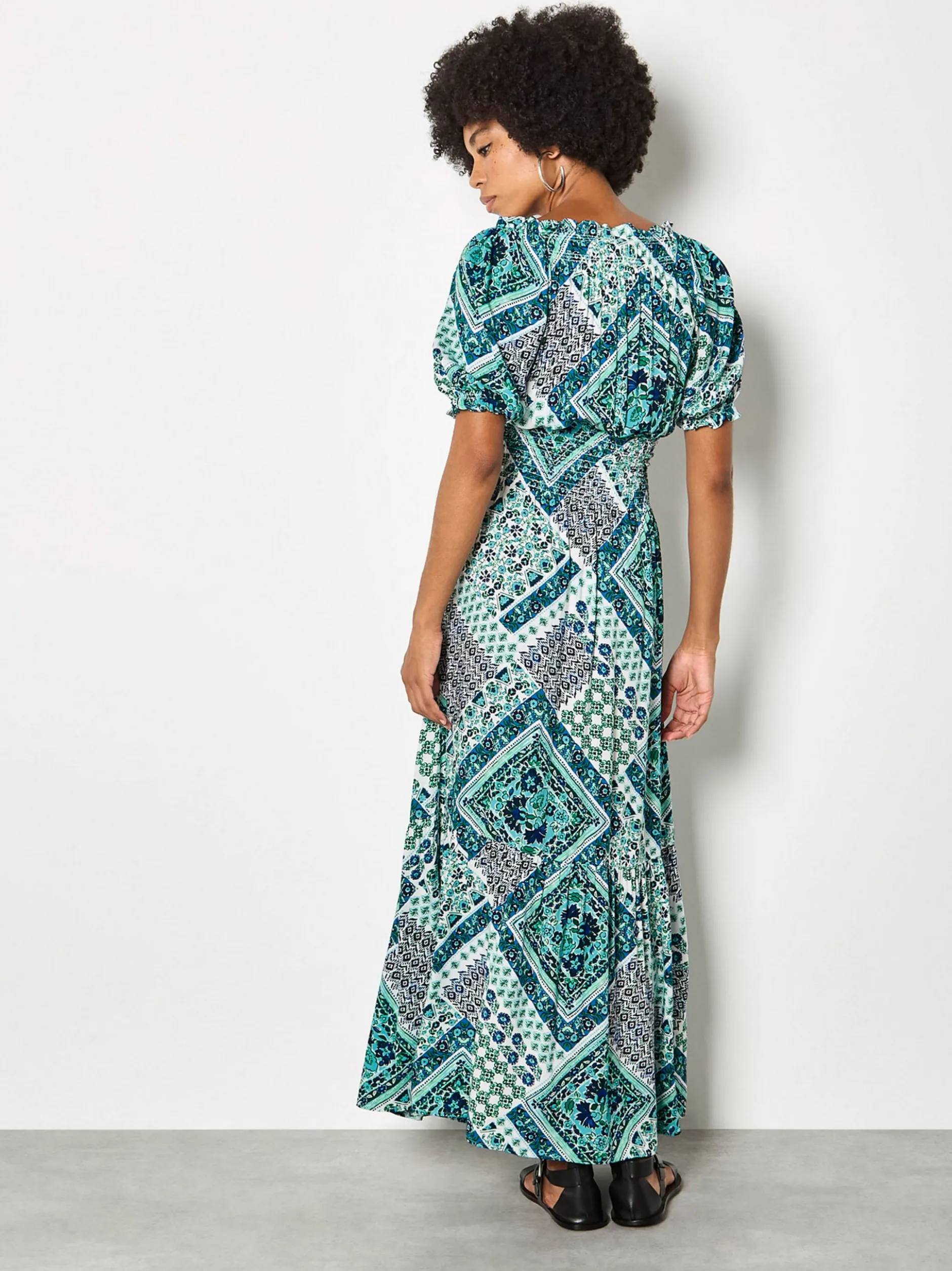 Apricot Damen Maxikleid in blau - Ausschnitt: Karree