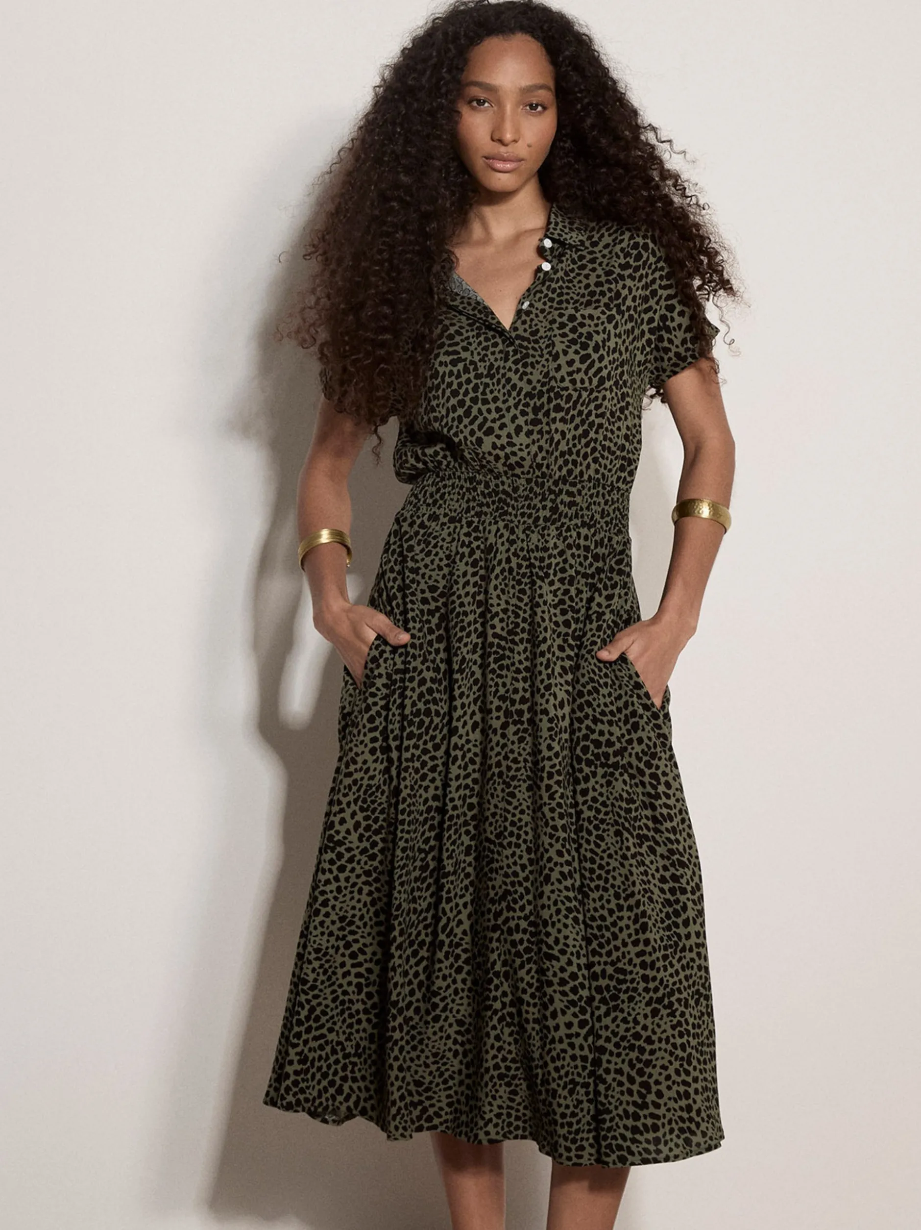 Apricot Damen Midikleid in grün khaki - Länge: midi