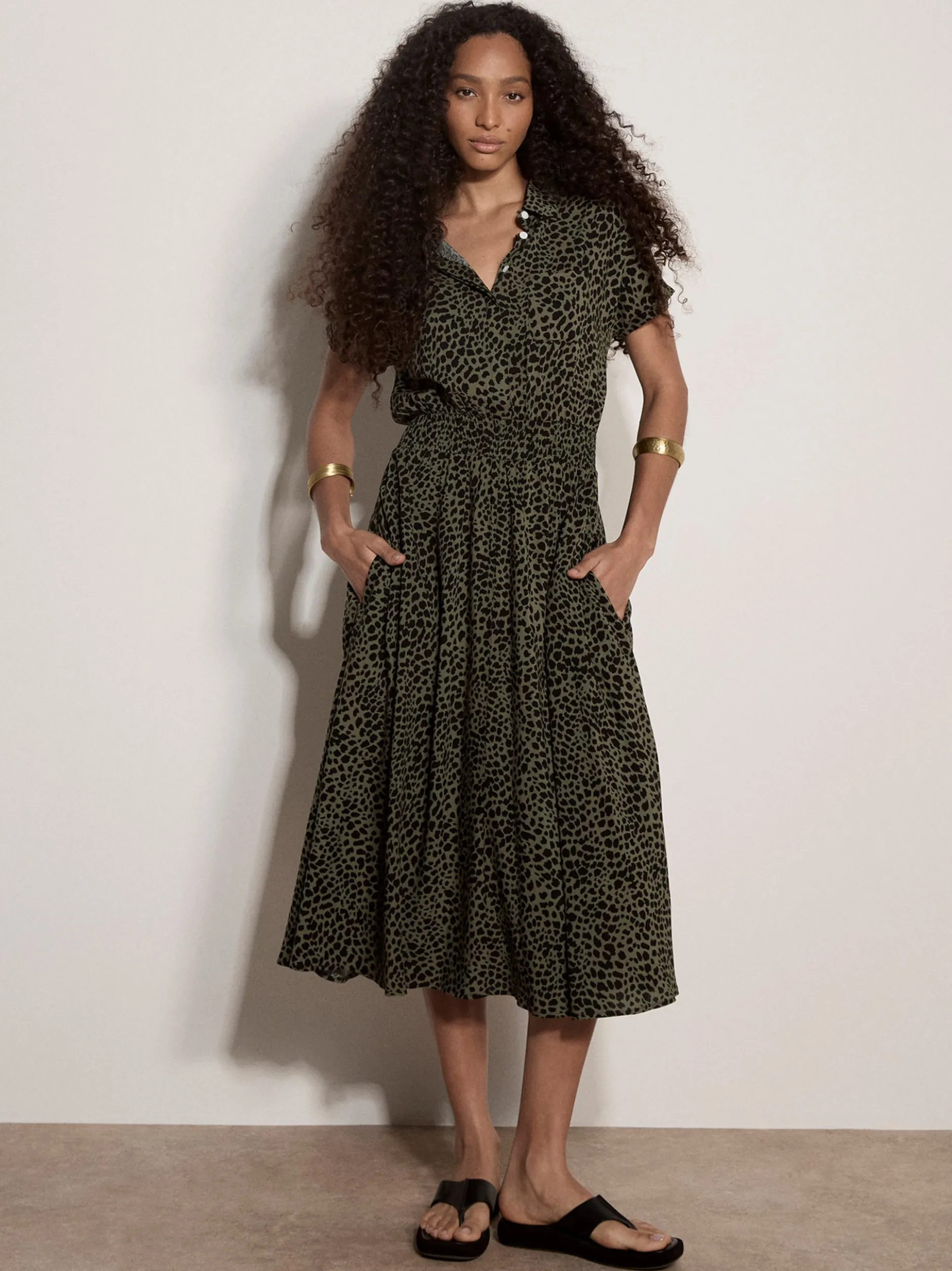 Apricot Damen Midikleid in grün khaki - Länge: midi