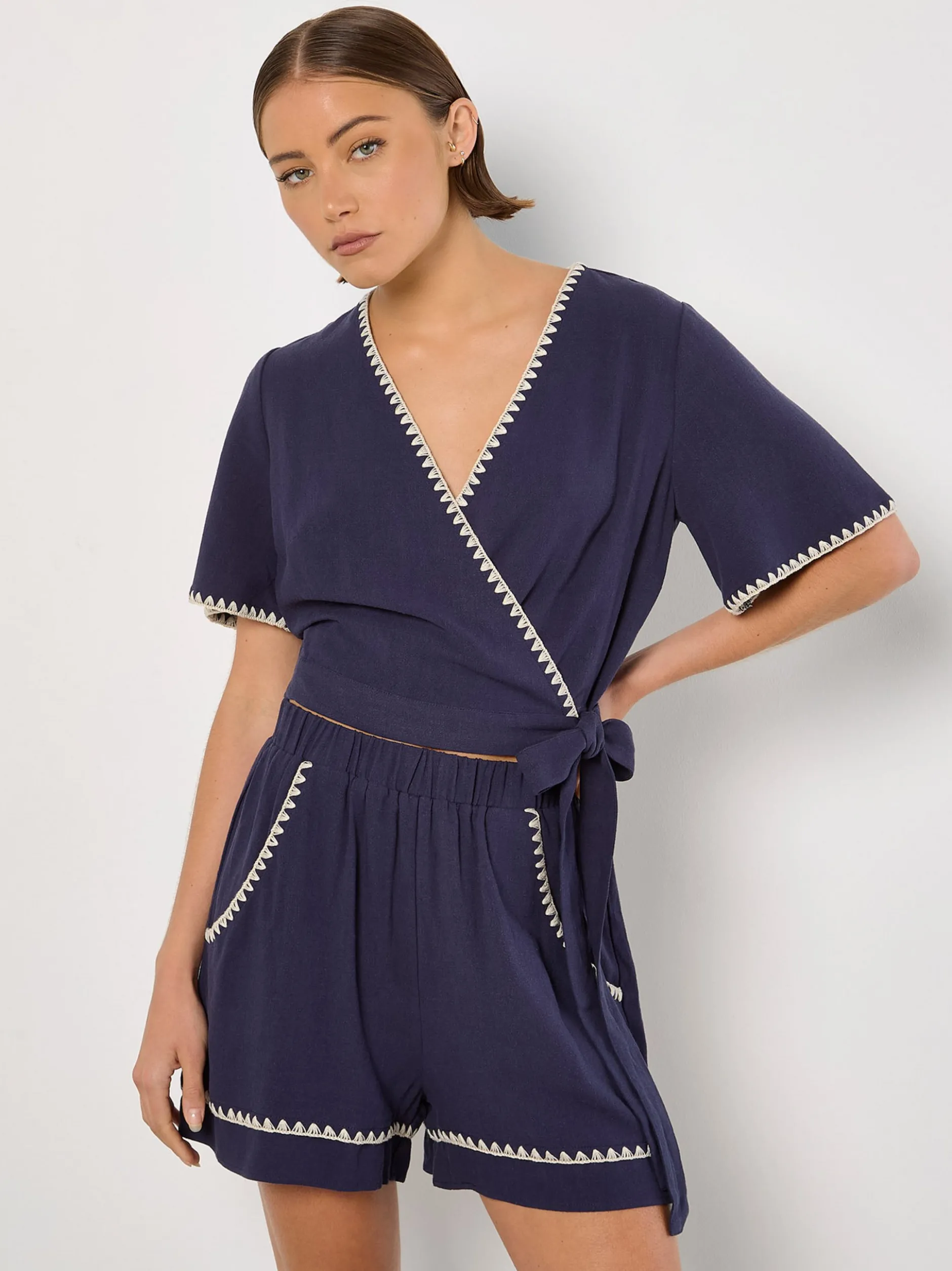 Apricot Damen Shorts in marine - Länge: kurz