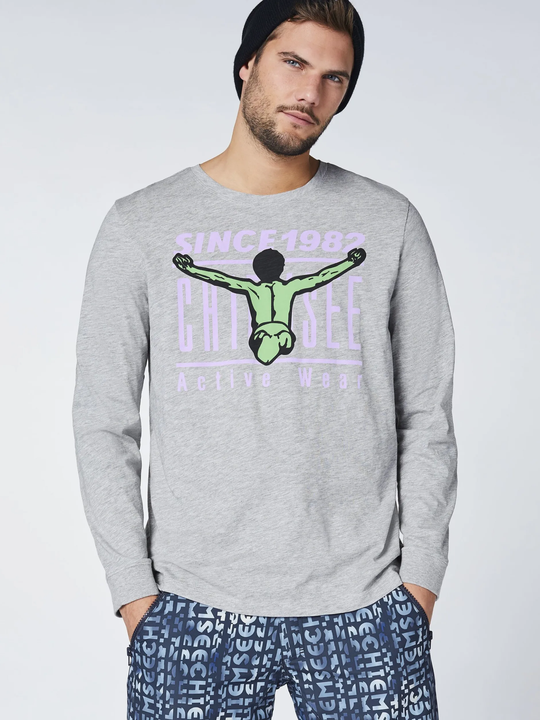 Chiemsee Longsleeve in grau - Ausschnitt: Rundhals