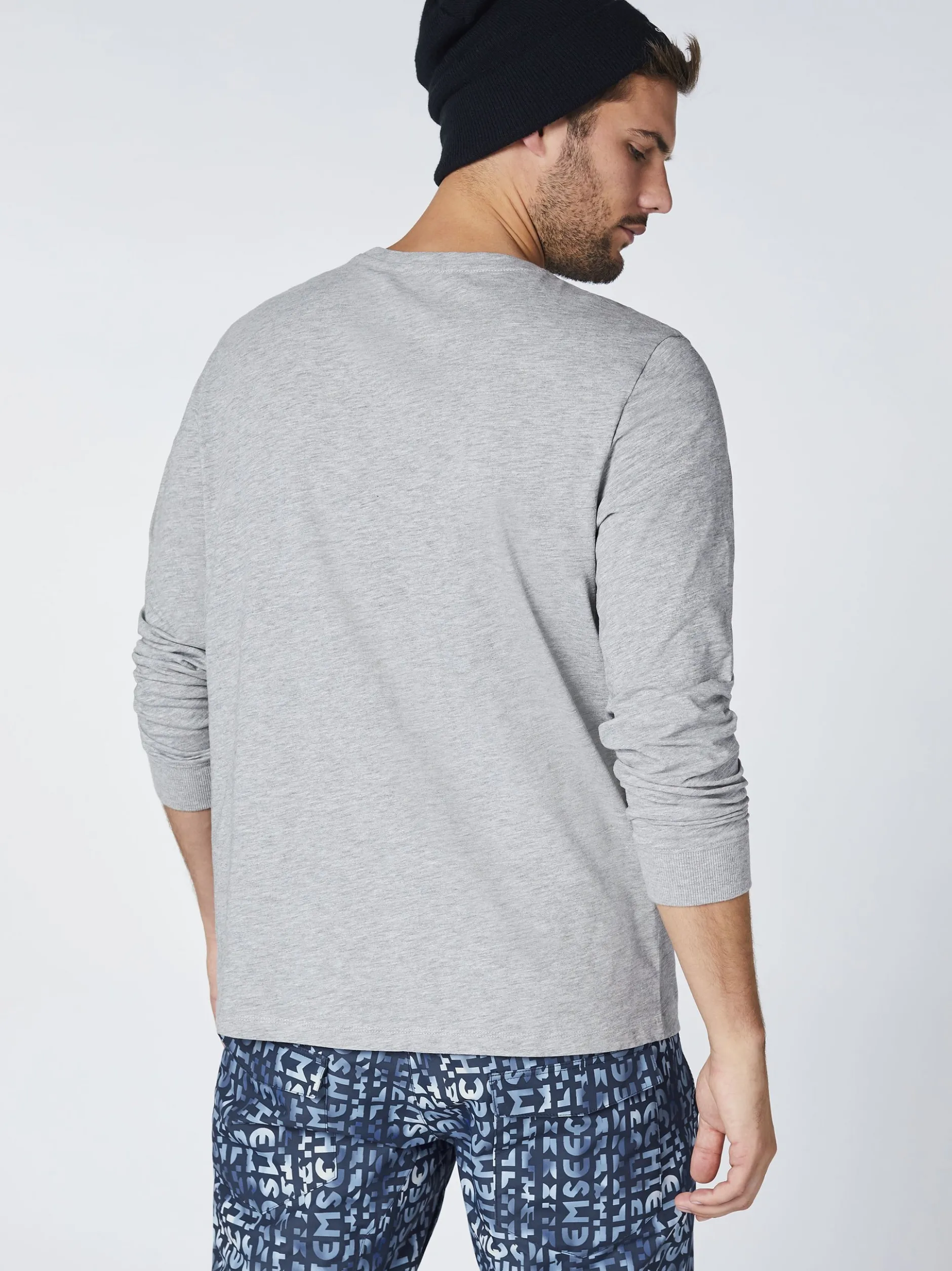 Chiemsee Longsleeve in grau - Ausschnitt: Rundhals