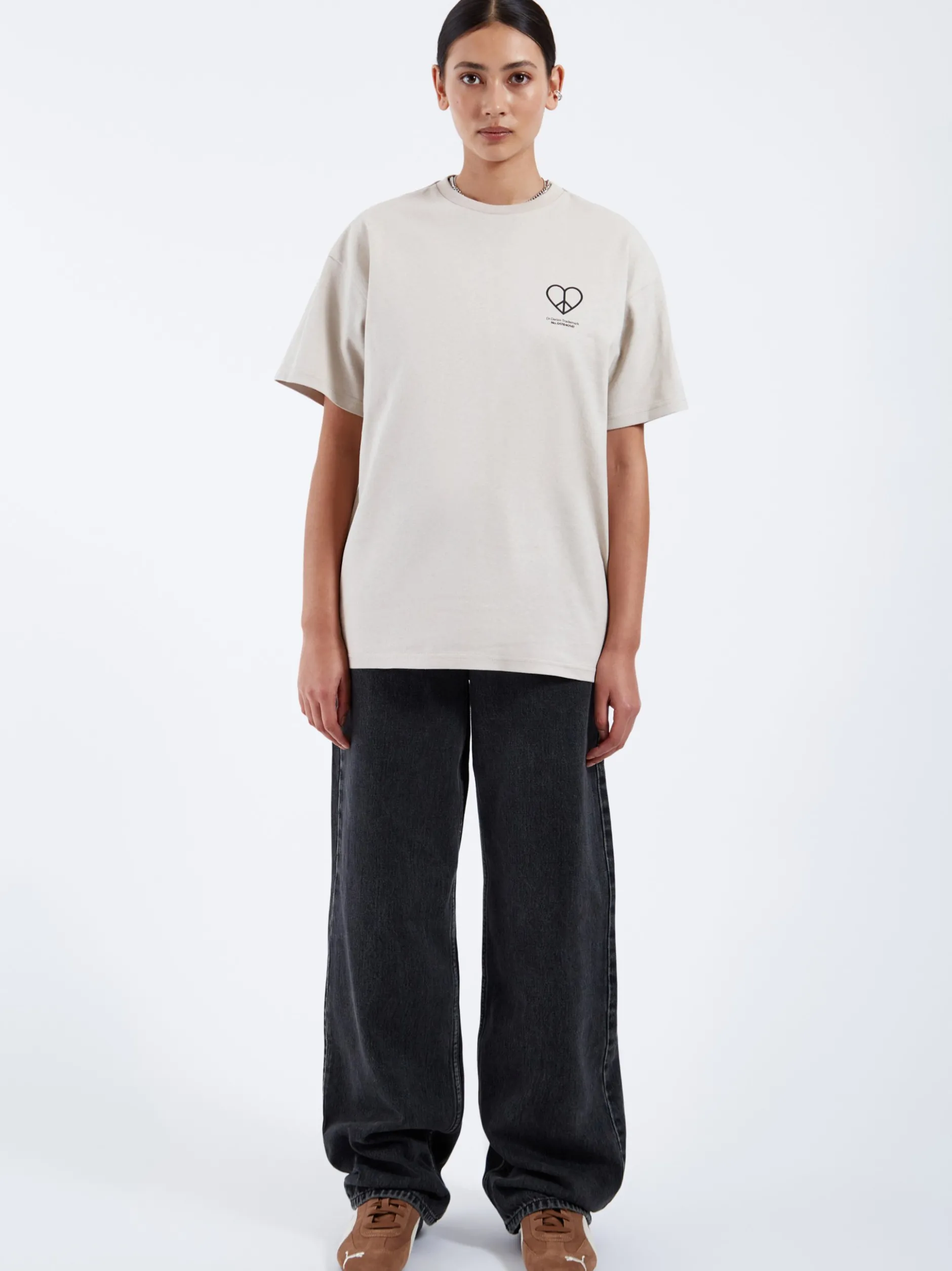 Dr. Denim Unisex T-Shirt – Trooper in beige