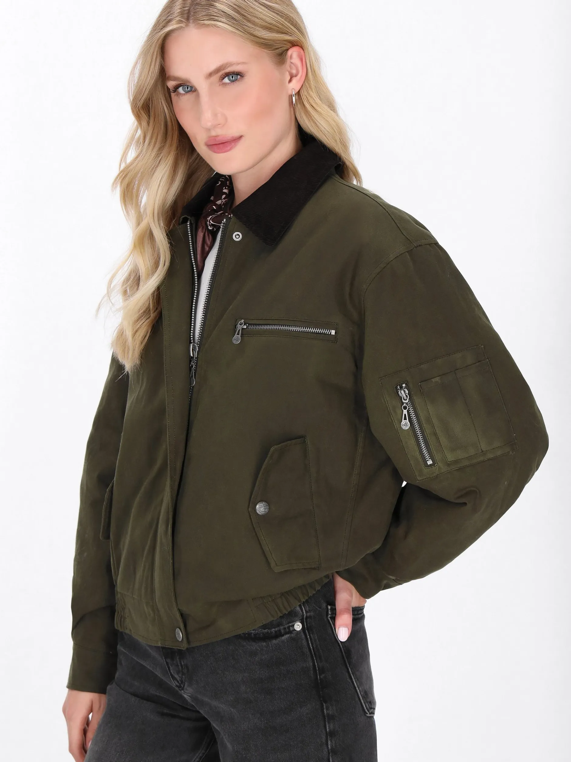 Dreimaster Damen Jacke in oliv