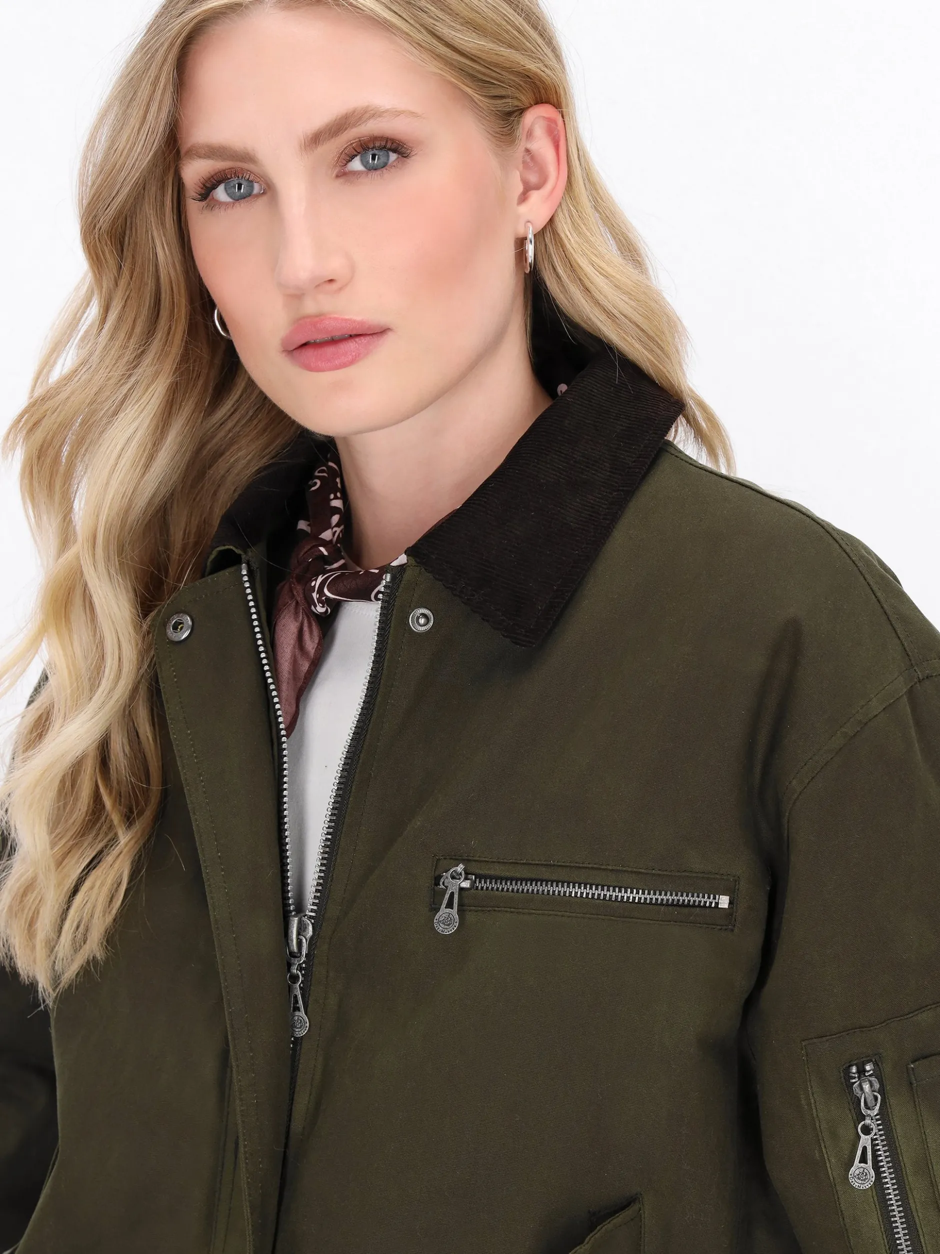 Dreimaster Damen Jacke in oliv