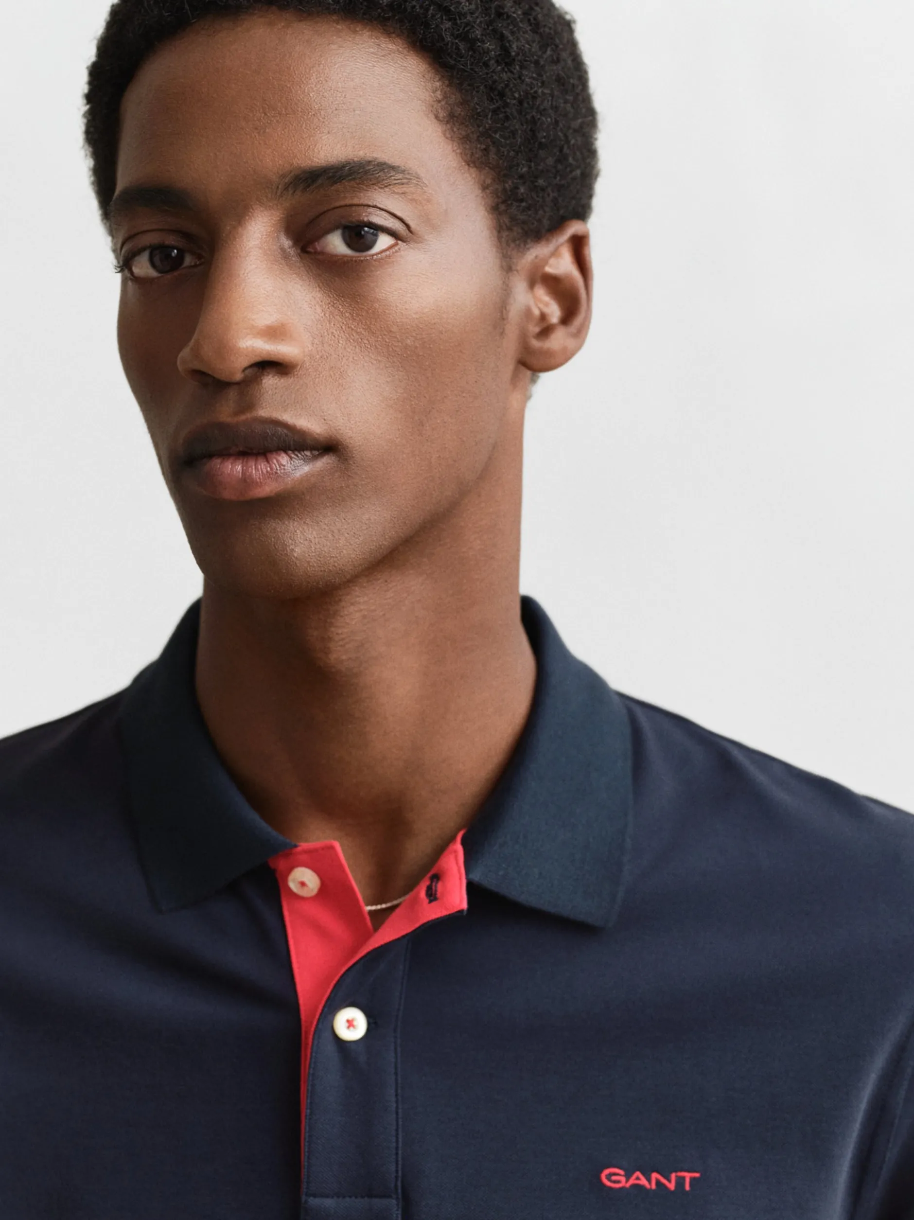 Gant Herren Poloshirt in marine - Ausschnitt: Polokragen