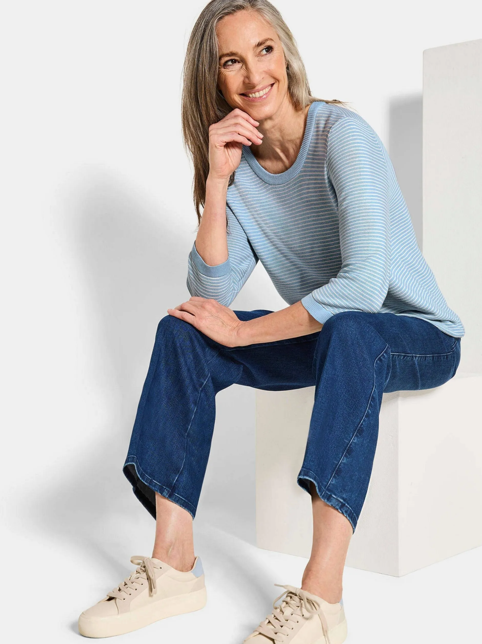 Goldner Damen Pullover - Kurzgröße in blau
