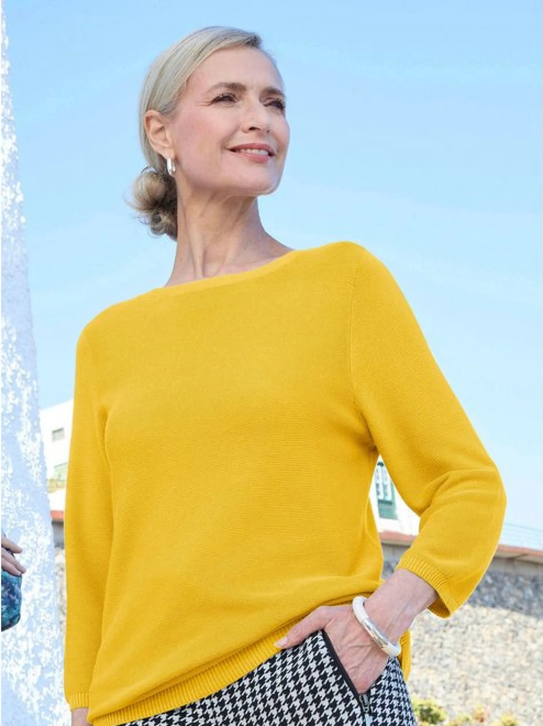 Goldner Damen Pullover - Kurzgröße in gelb