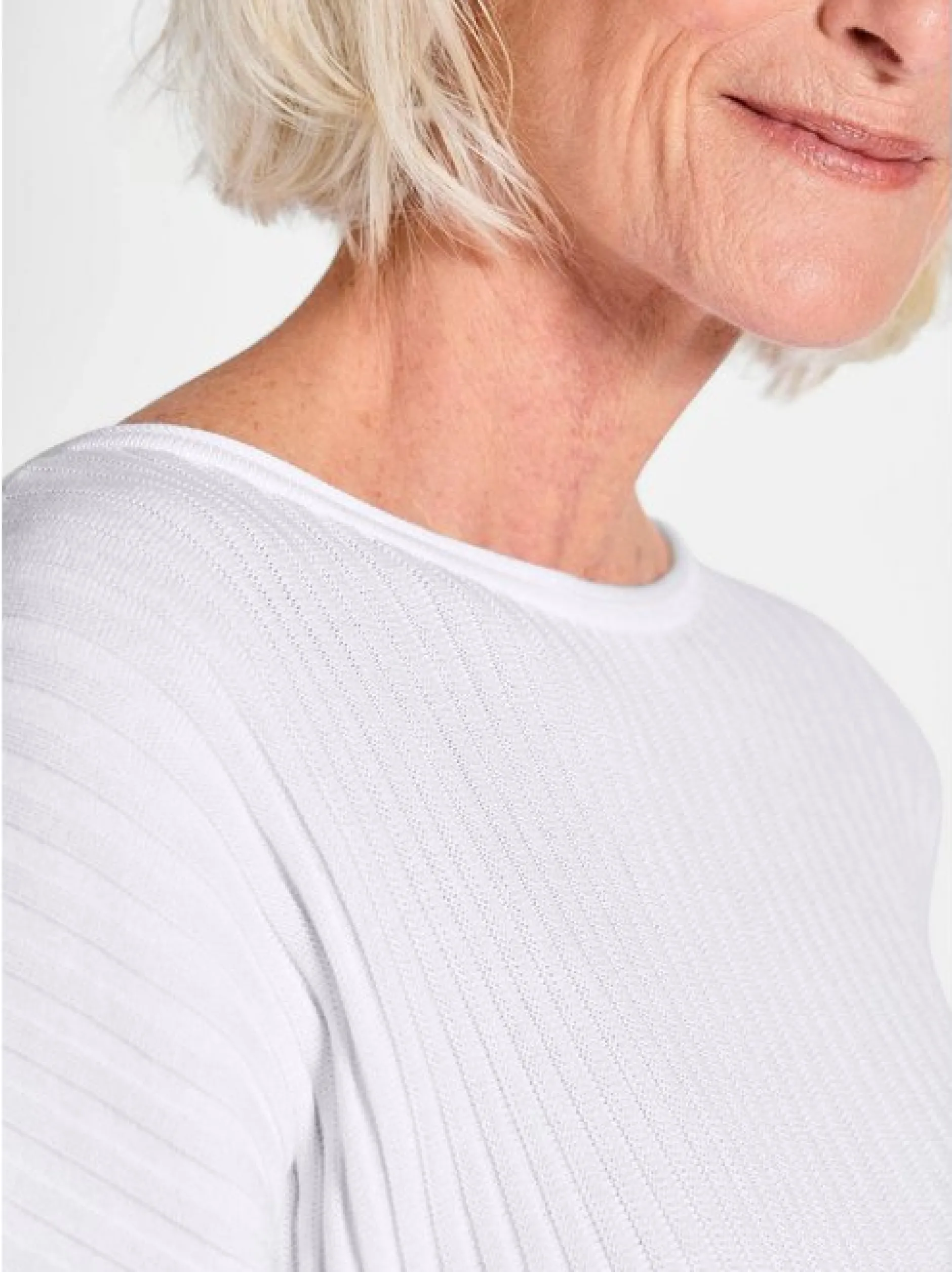 Goldner Damen Pullover - Kurzgröße in weiß