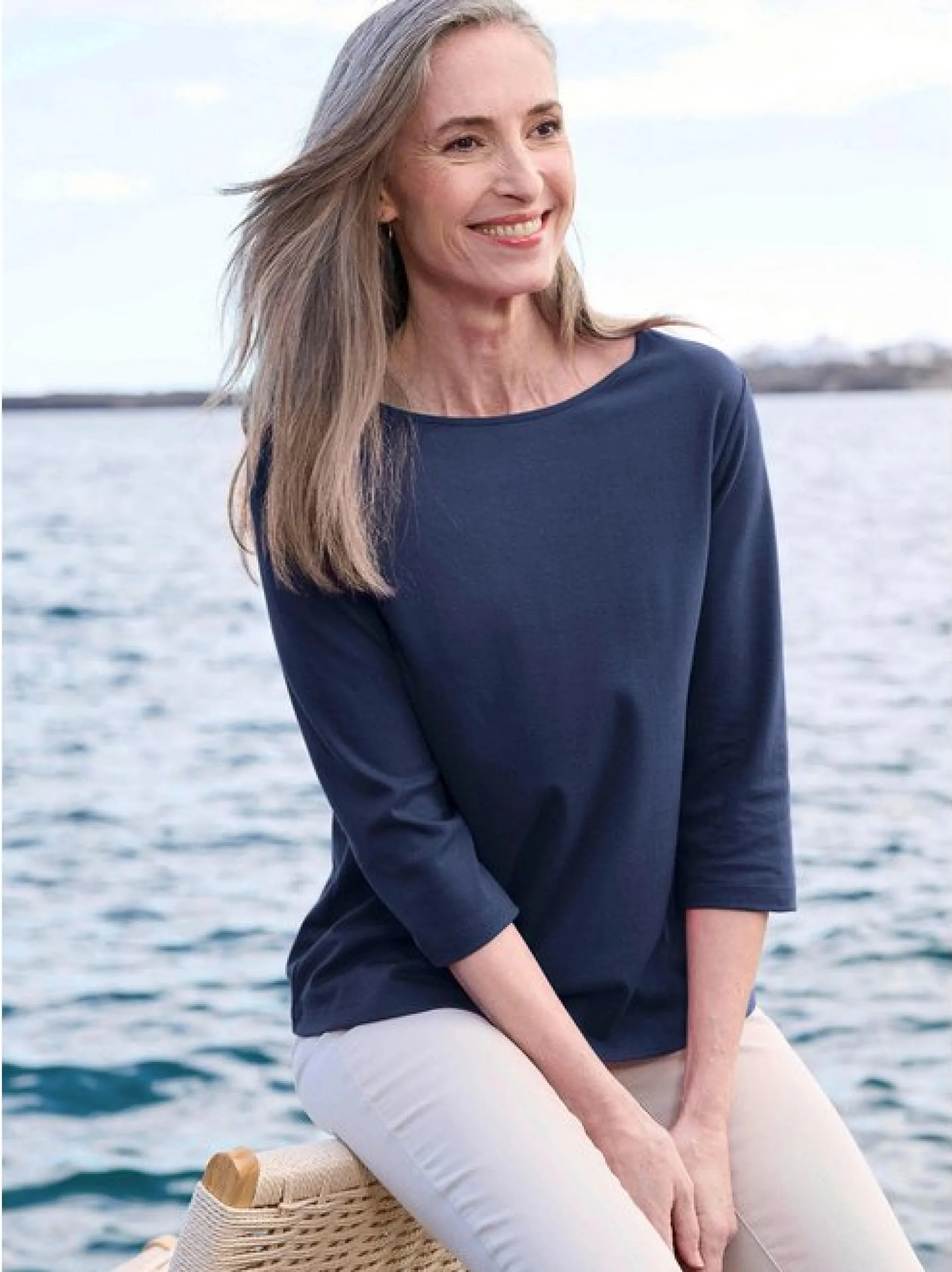 Goldner Damen Shirts - Kurzgröße in marine