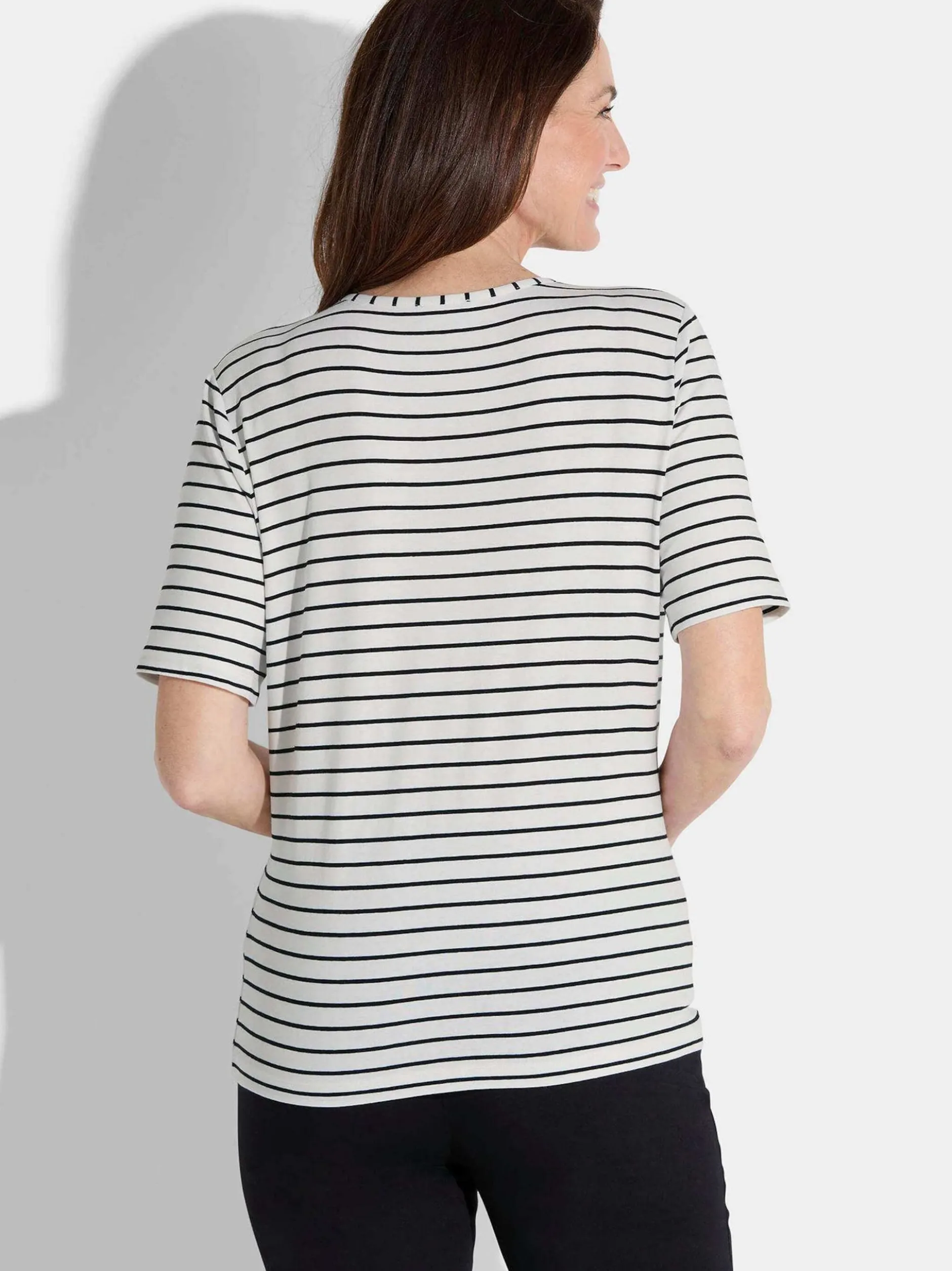 Goldner Damen T-Shirt in weiß - Ausschnitt: Rundhals