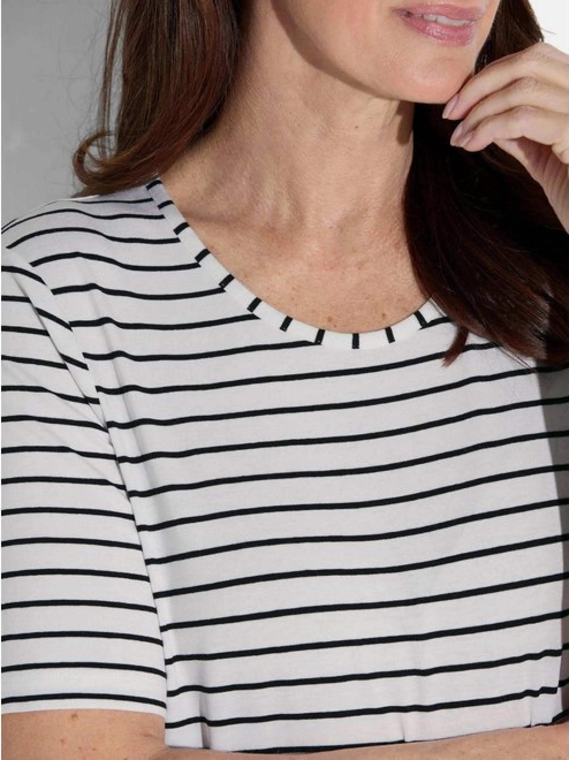Goldner Damen T-Shirt in weiß - Ausschnitt: Rundhals