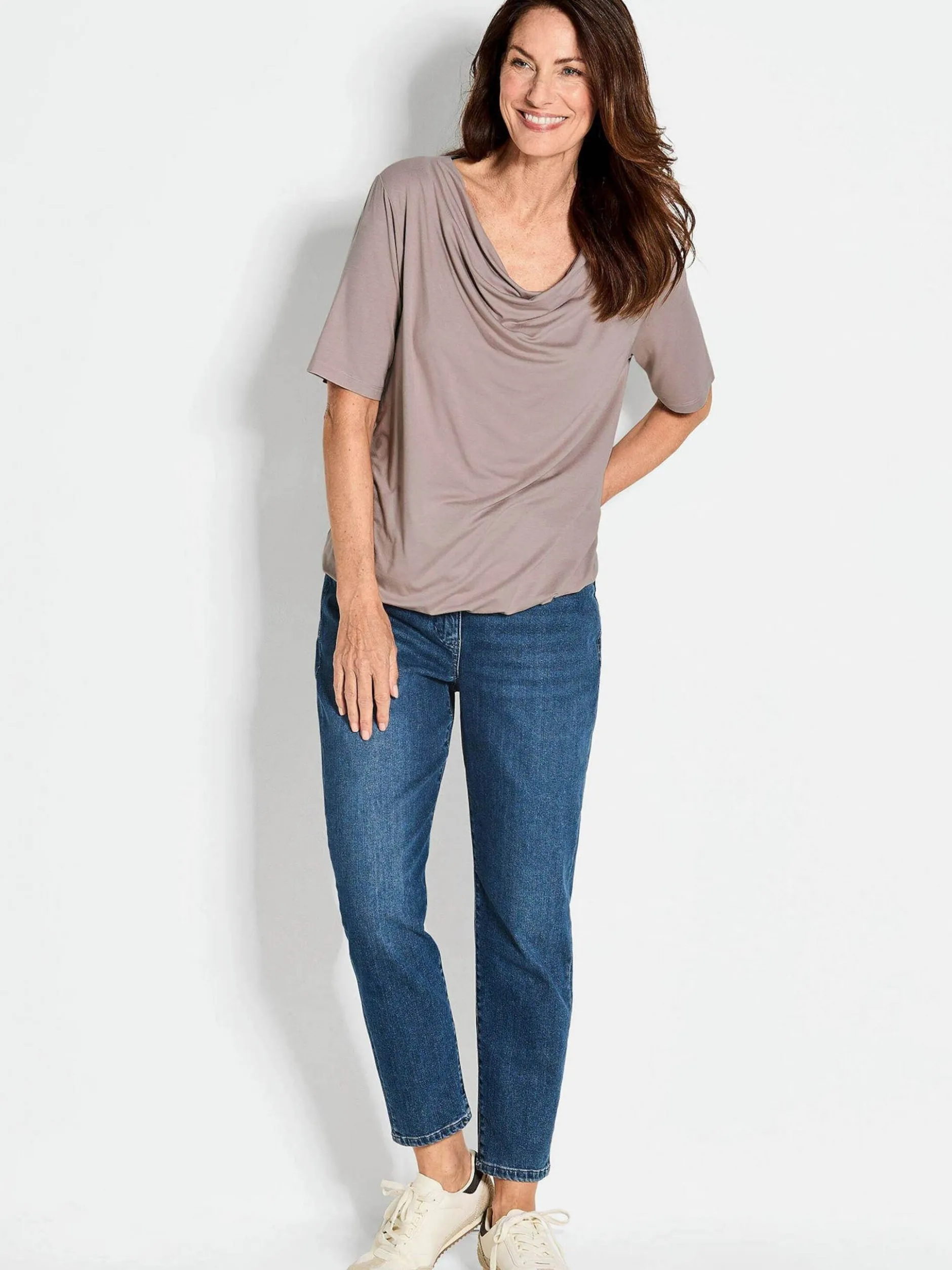 Goldner Damen T-Shirt - Kurzgröße in taupe