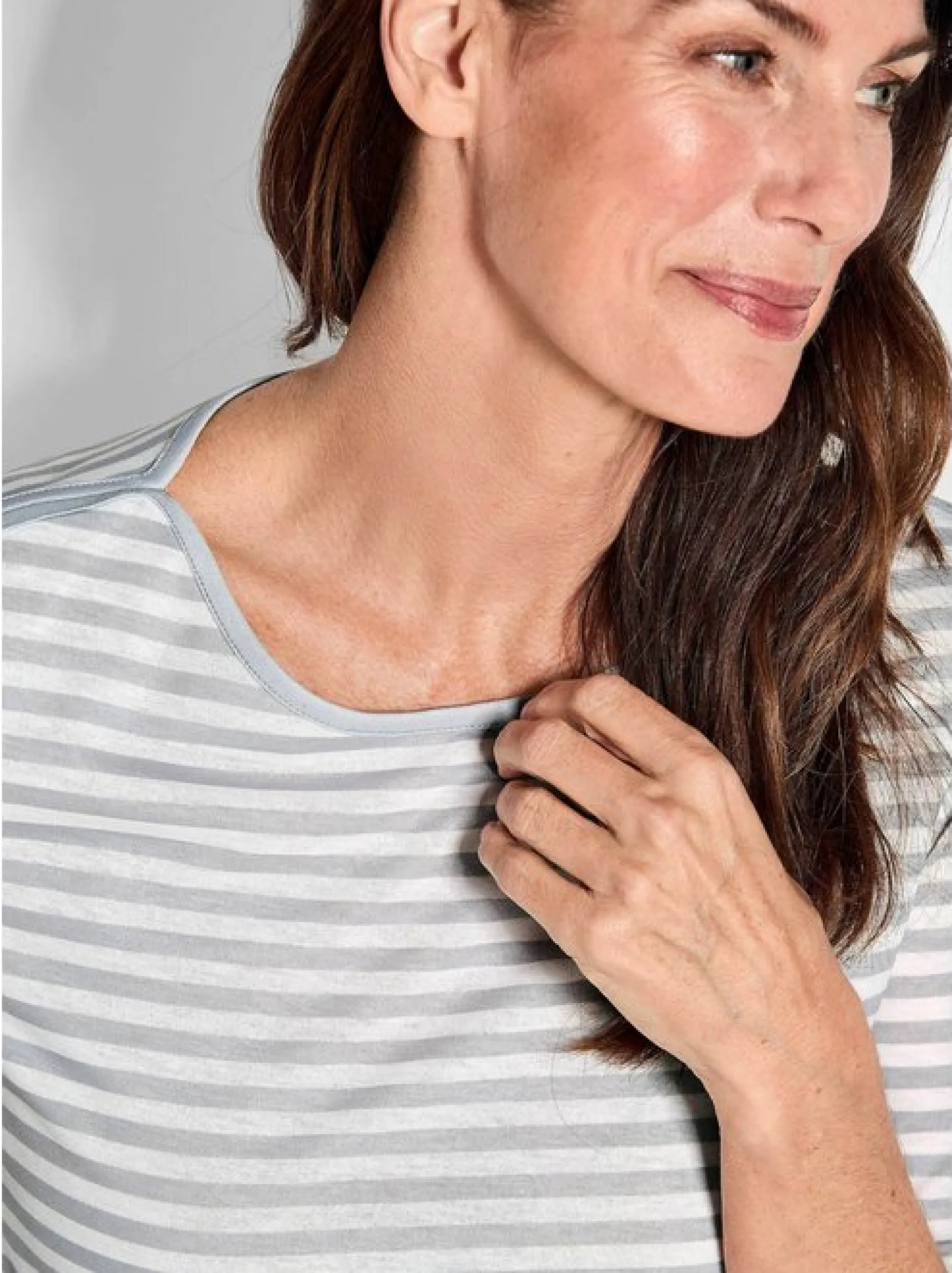 Goldner Damen T-Shirts in grau - Ausschnitt: U-Boot