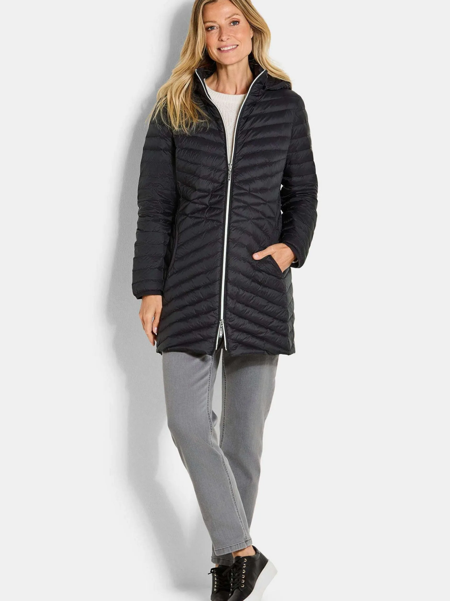 Goldner Damen Winterjacken - Kurzgröße in schwarz