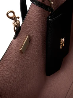 GUESS Damen Shopper - Brenton in schwarz
