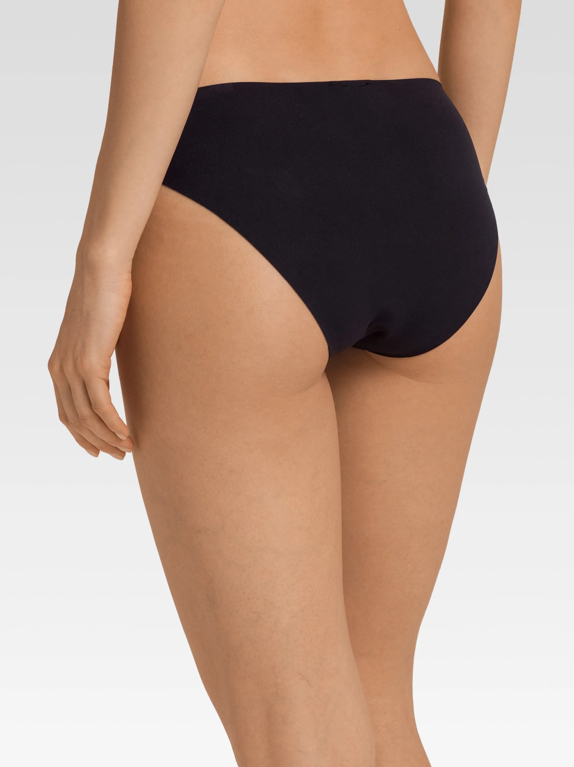 Hanro Damen Minislip - Invisible Touch in schwarz