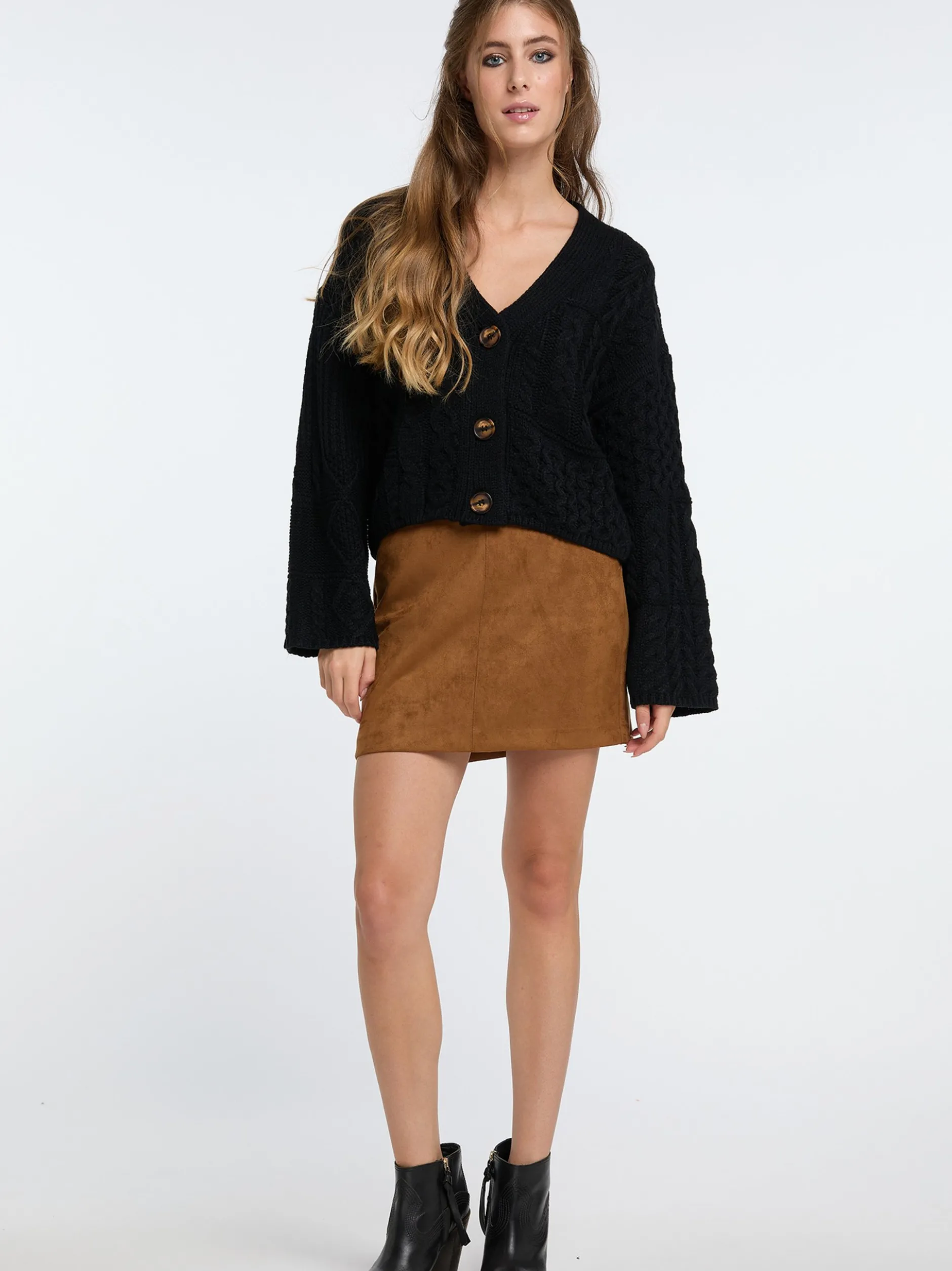 IZIA Damen Cropped Strickjacke in schwarz