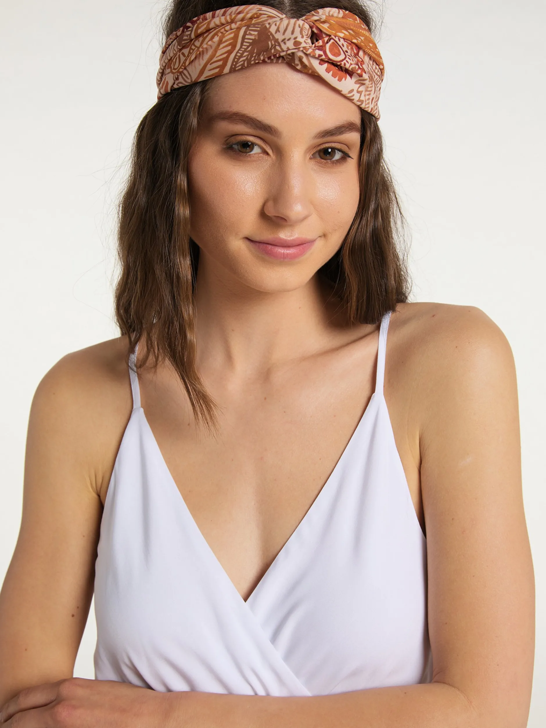 IZIA Damen Maxikleid in weiß - Ausschnitt: V-Ausschnitt