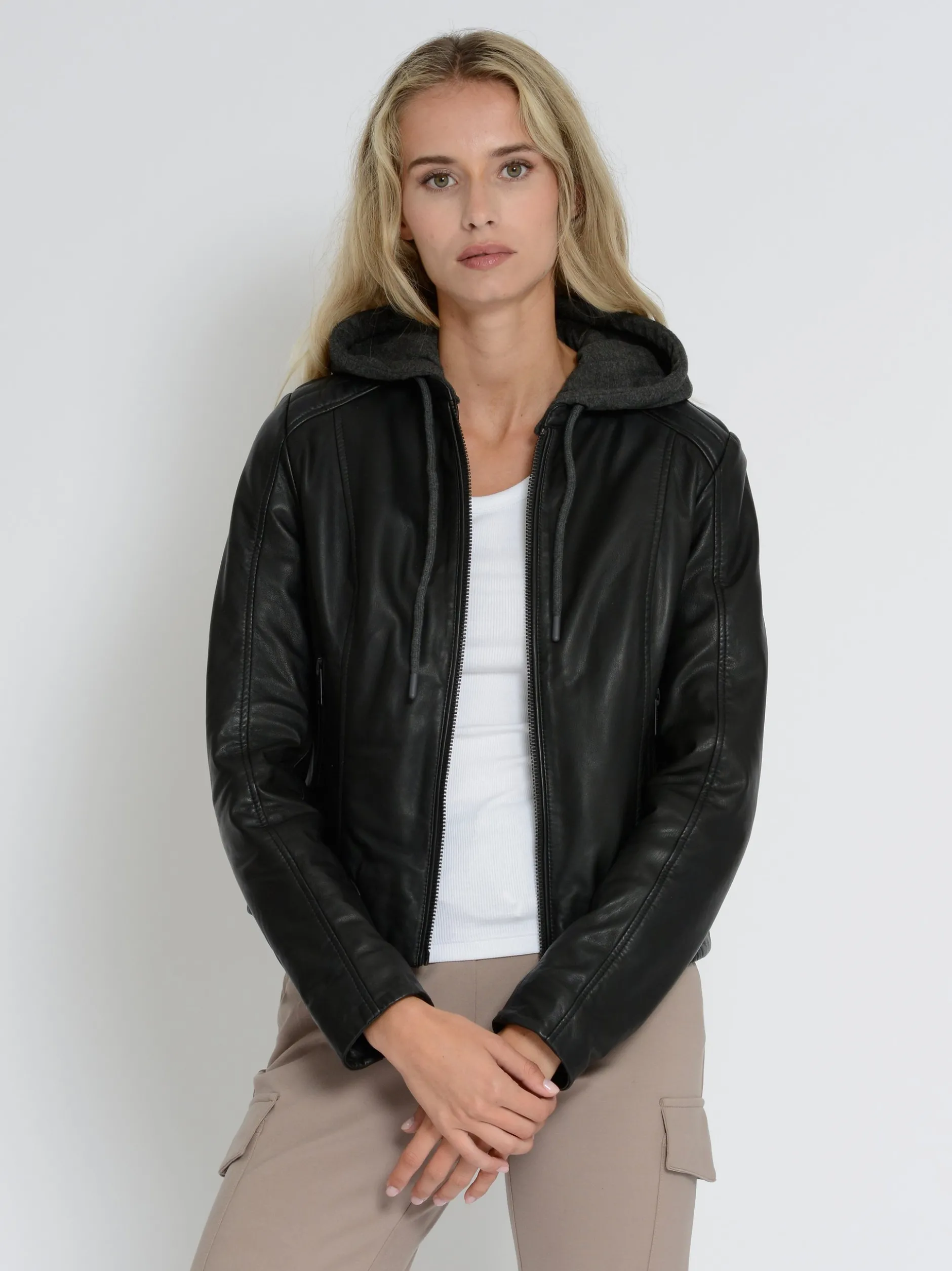 Mustang Damen Lederjacke in schwarz