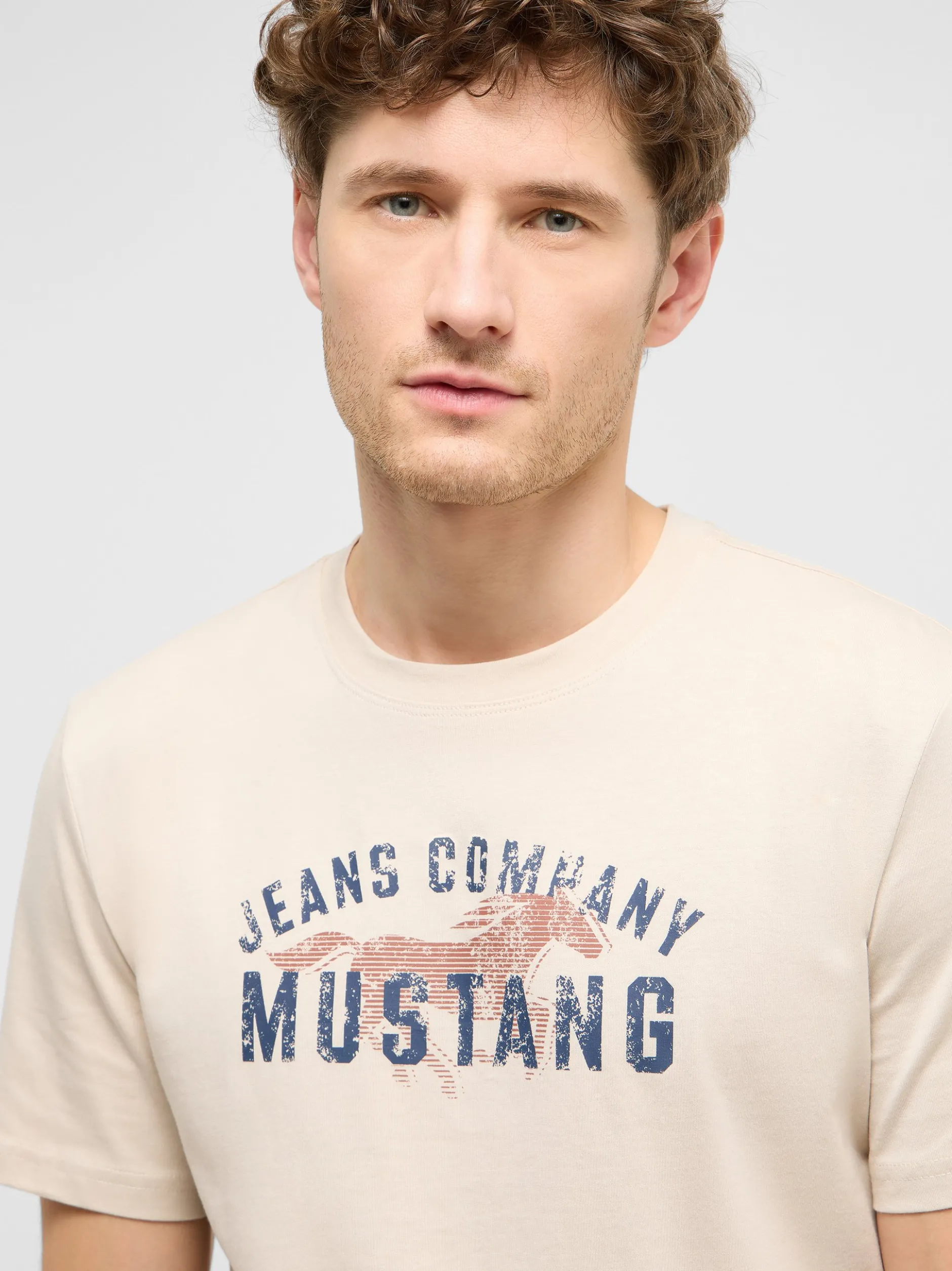 Mustang Herren T-Shirt in braun - Ausschnitt: Rundhals