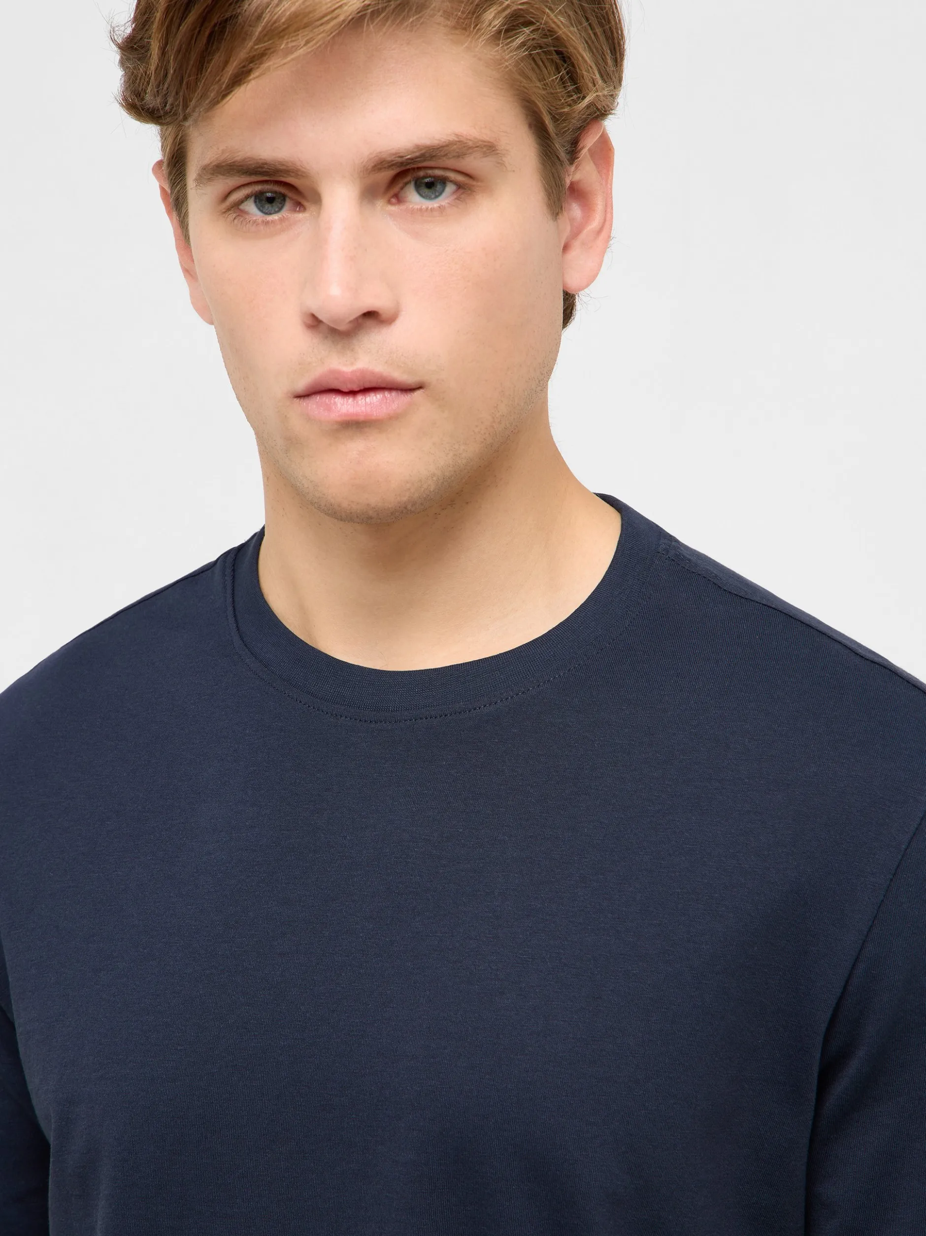 Mustang Herren T-Shirt in marine - Ausschnitt: Rundhals