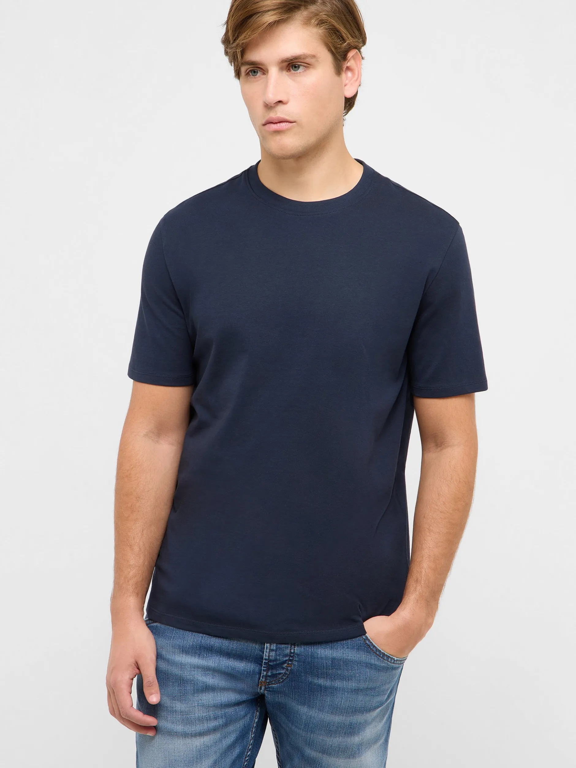 Mustang Herren T-Shirt in marine - Ausschnitt: Rundhals