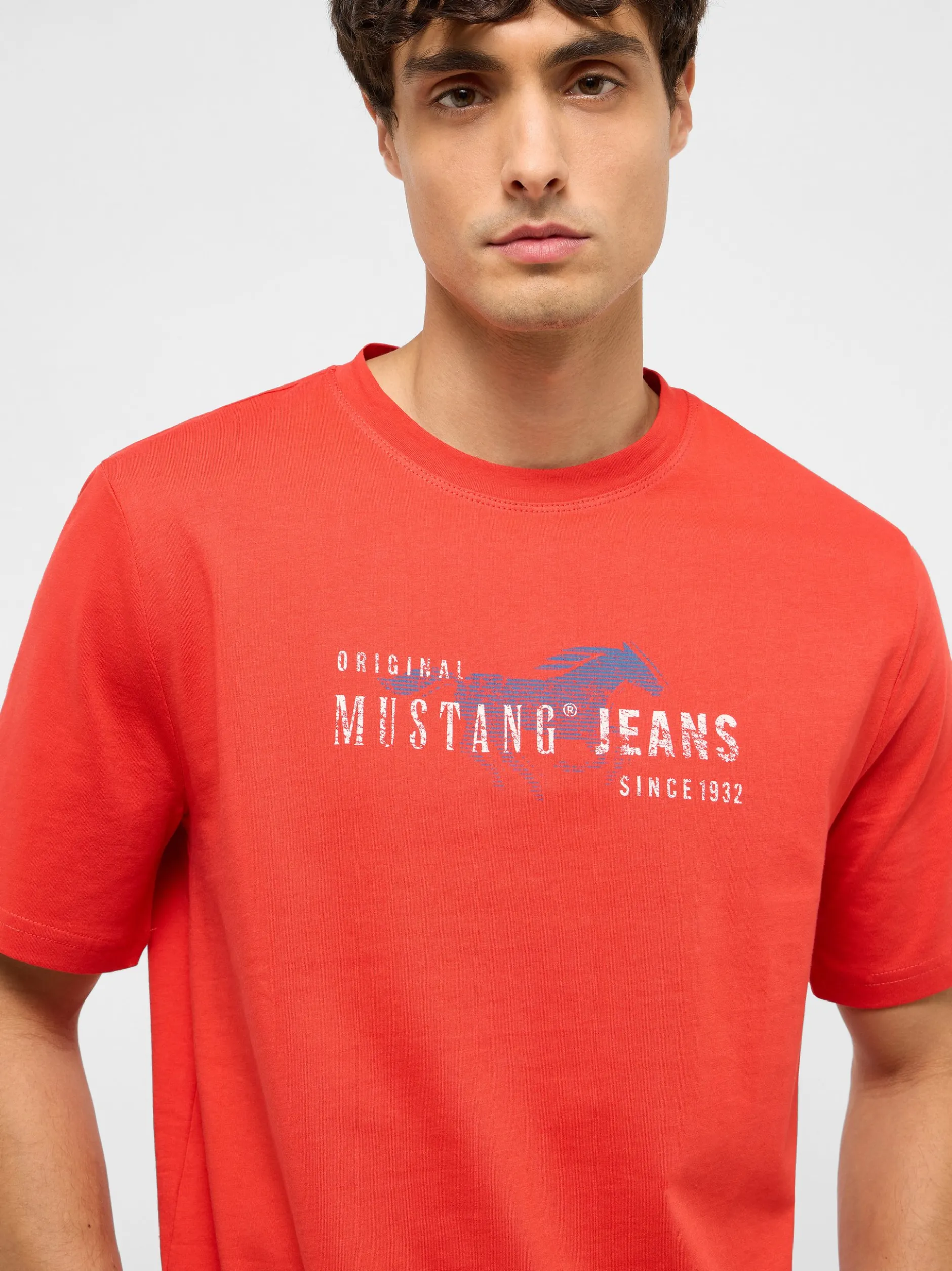 Mustang Herren T-Shirt in rot - Ausschnitt: Rundhals