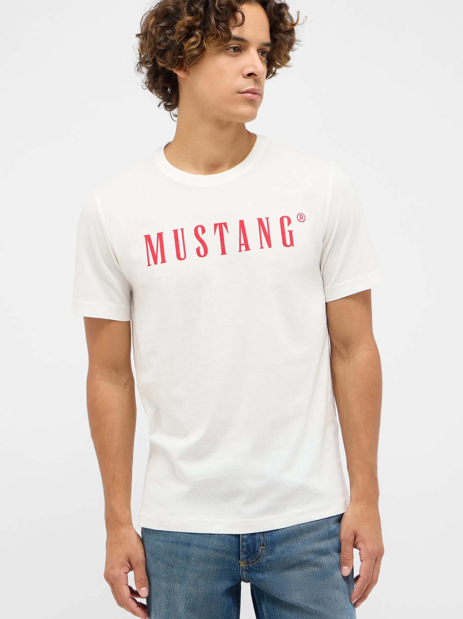 Mustang Herren T-Shirt in weiß - Ausschnitt: Rundhals
