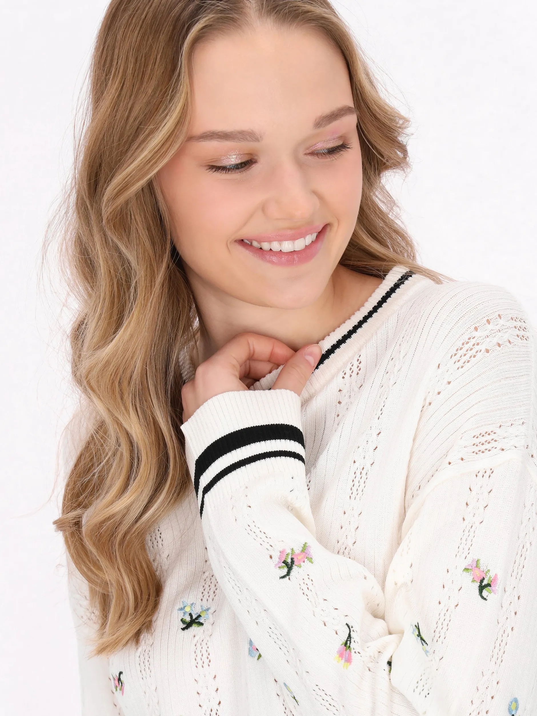 MyMo Damen Pullover in weiß - Ausschnitt: Rundhals