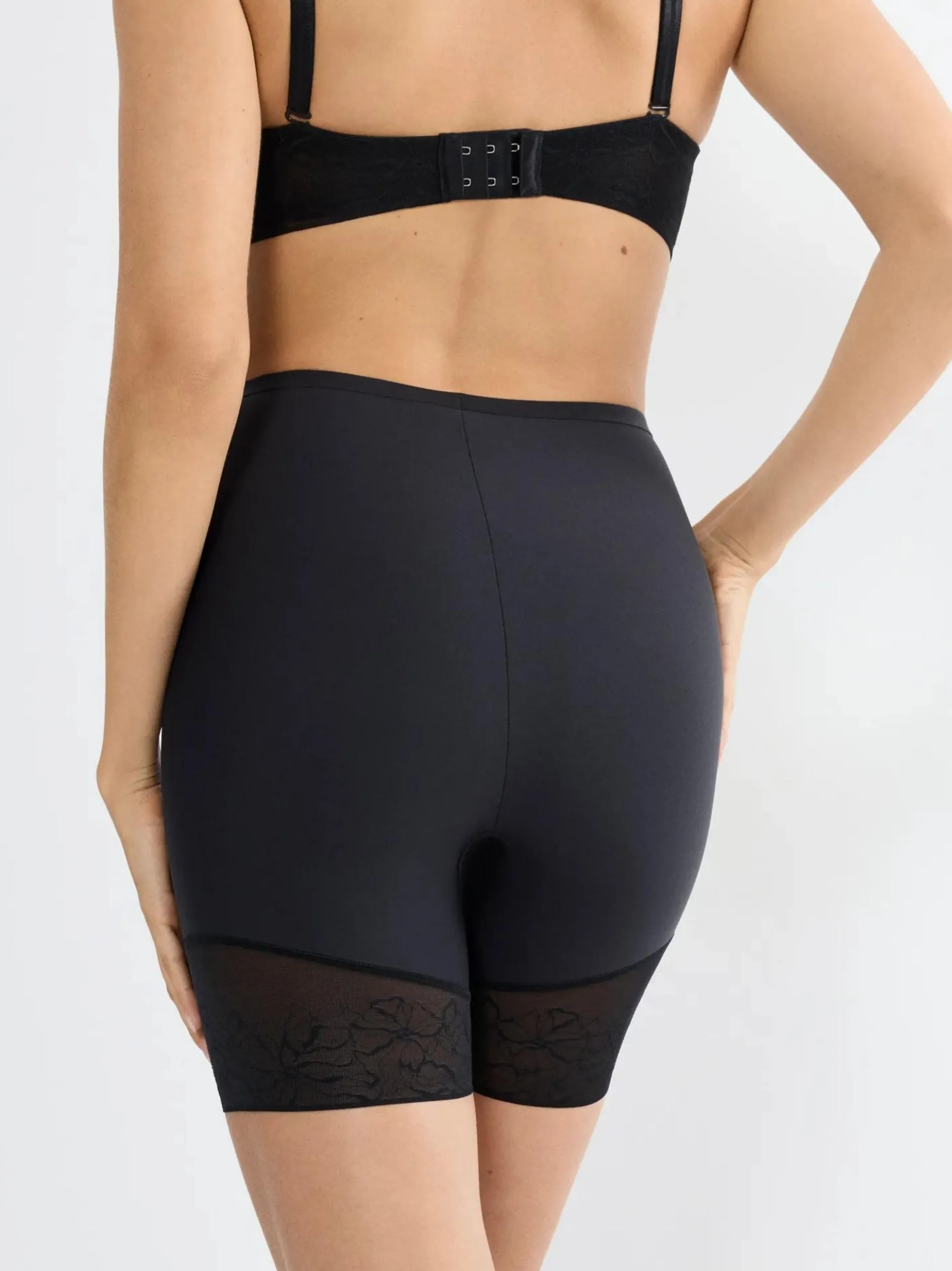 Triumph Damen Radlerhose - Comfort Contour Mid-Thigh Panty in schwarz